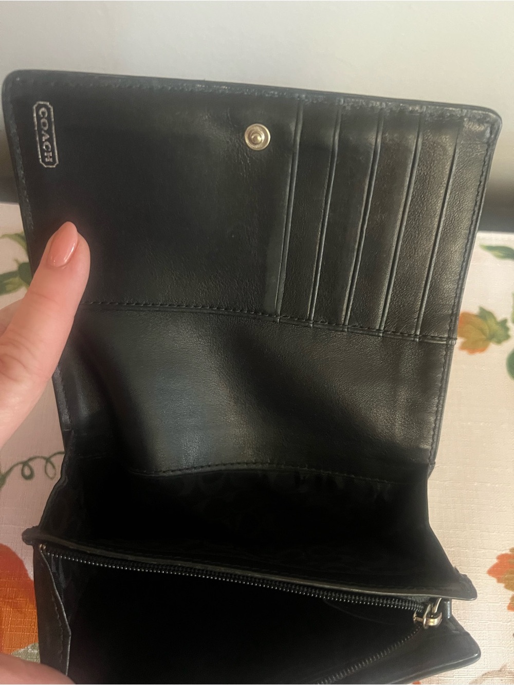 Coach Vintage Black Leather Medium Trifold Wallet white Stitching - Picture 3 of 8